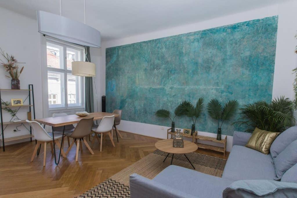 Urban Jungle Apartment Wina Bagian luar foto