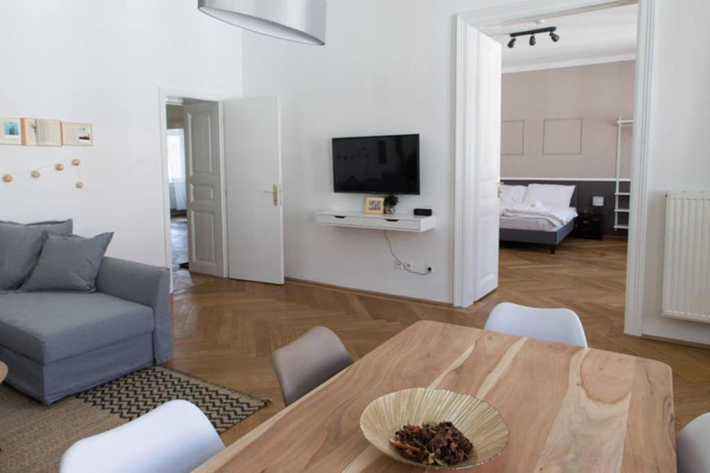 Urban Jungle Apartment Wina Bagian luar foto