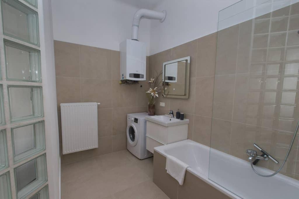 Urban Jungle Apartment Wina Bagian luar foto