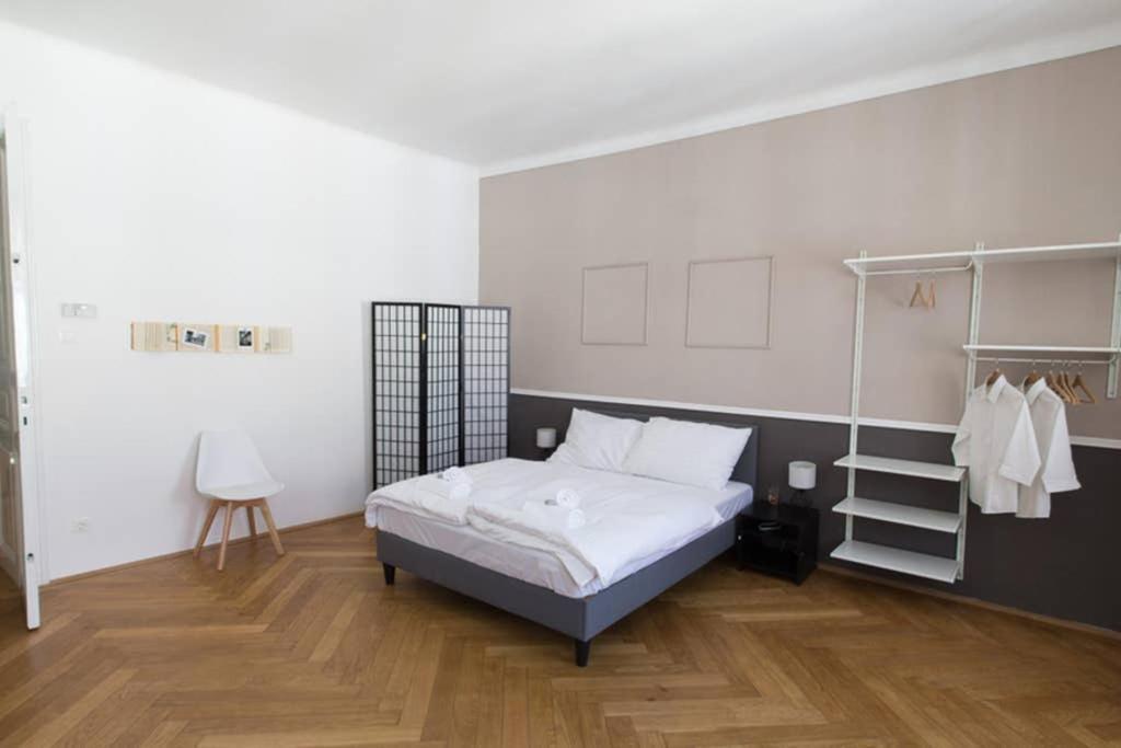 Urban Jungle Apartment Wina Bagian luar foto